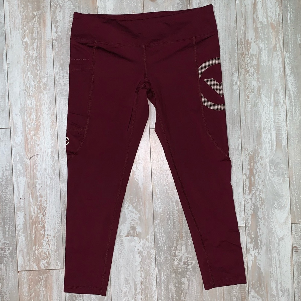 Virus cropped compression capris